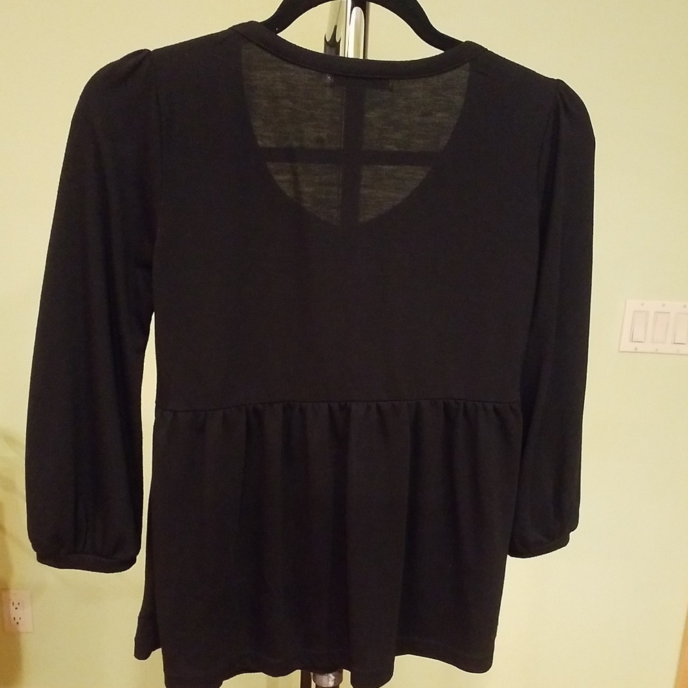 CLOTHING - Picture 3 of 5